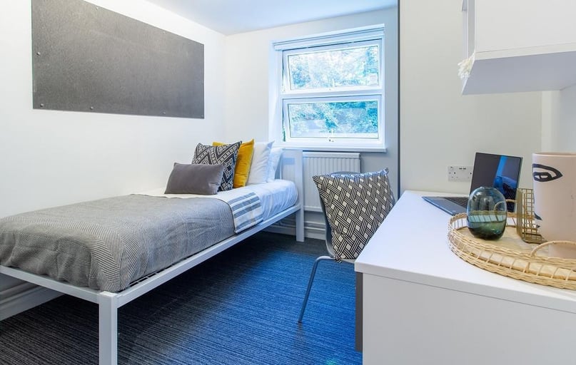 Bassett Green Road, Swaythling, Southampton - Image 1